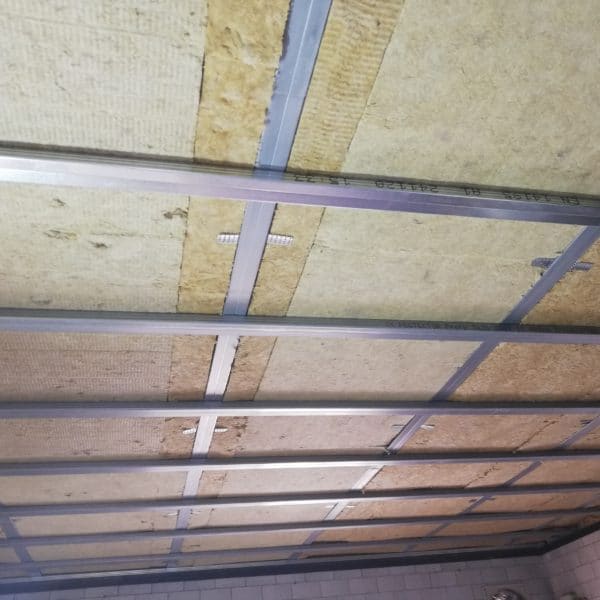 Decken Konstruktion mit Dämmstoffeinlage aus Steinwolle